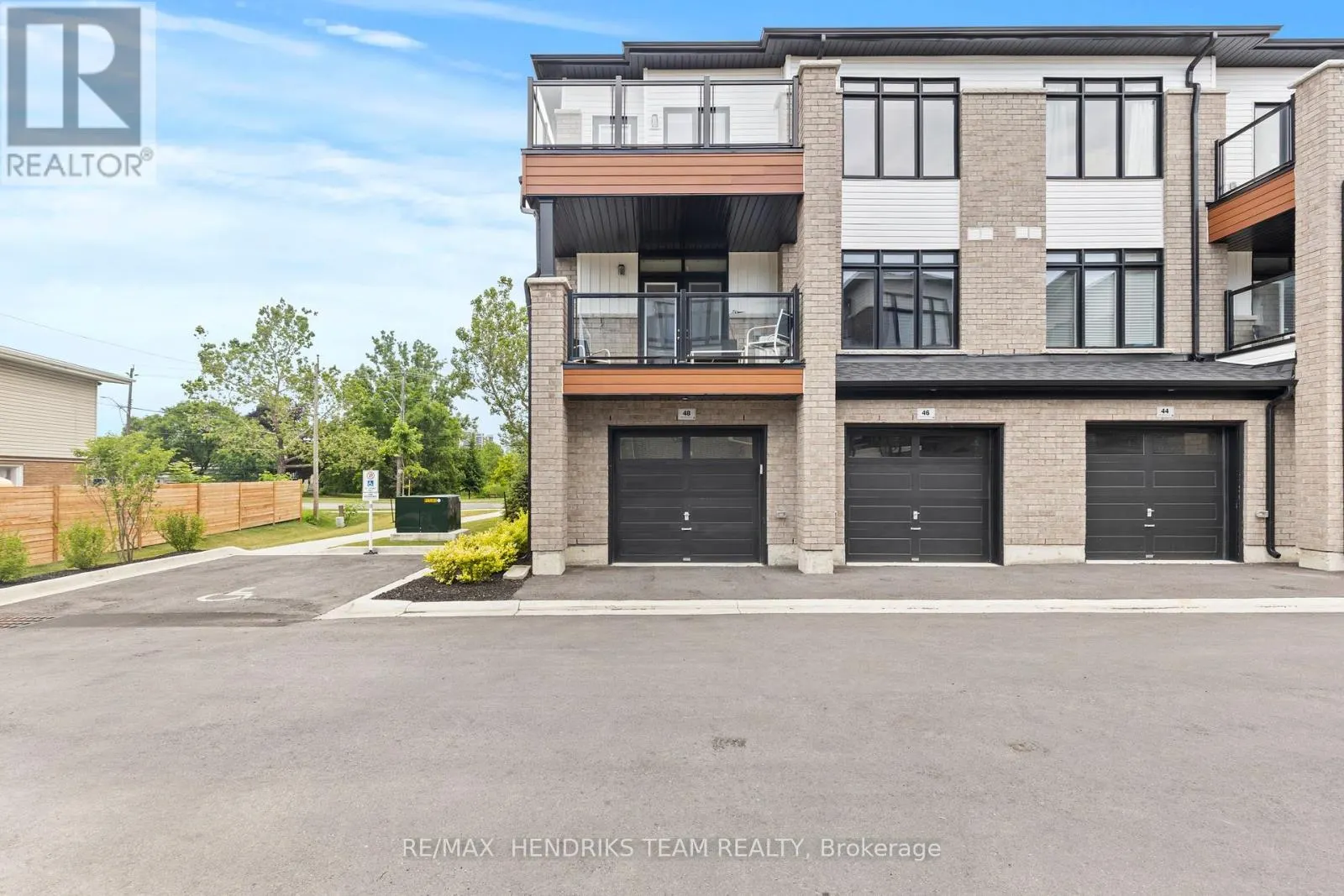 48 SIDNEY ROSE COMMON