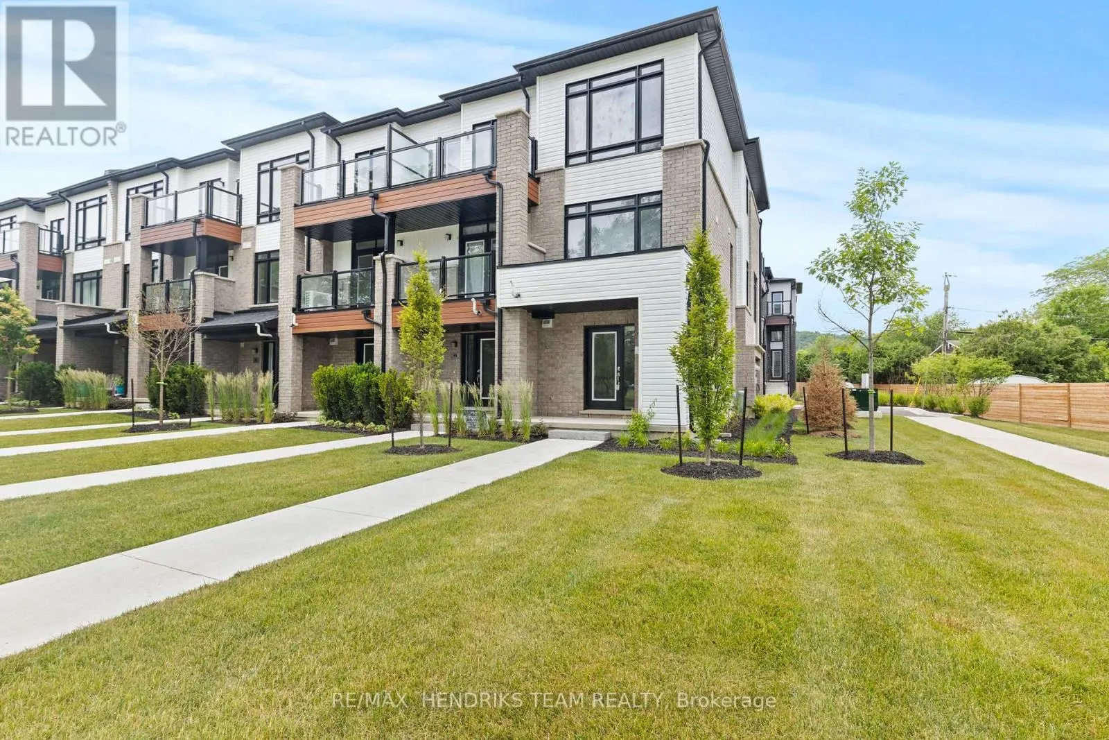 48 SIDNEY ROSE COMMON