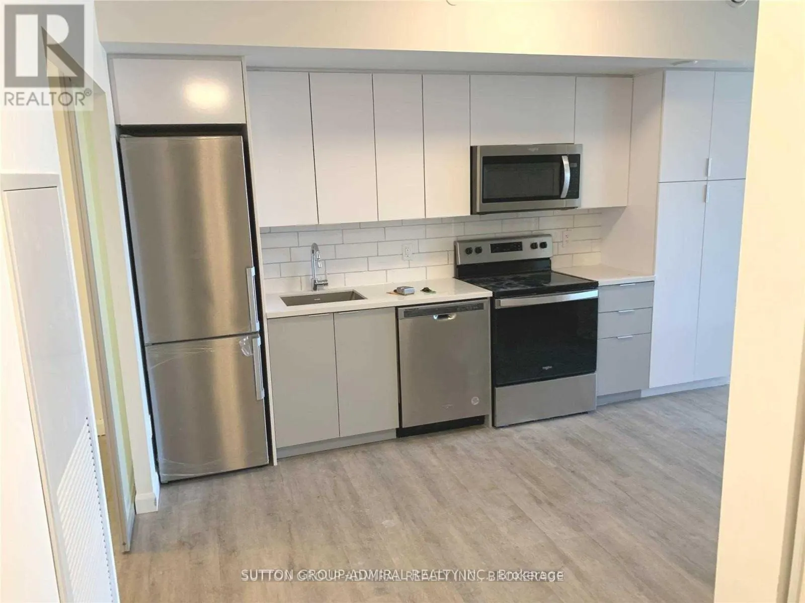 305 - 7 ERIE AVENUE