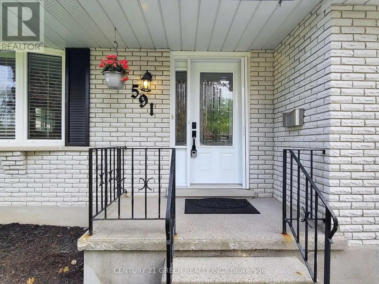 591 DOGWOOD LANE