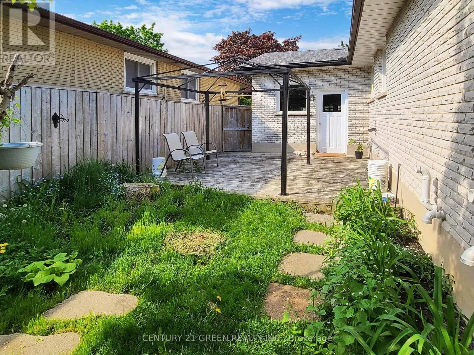 591 DOGWOOD LANE