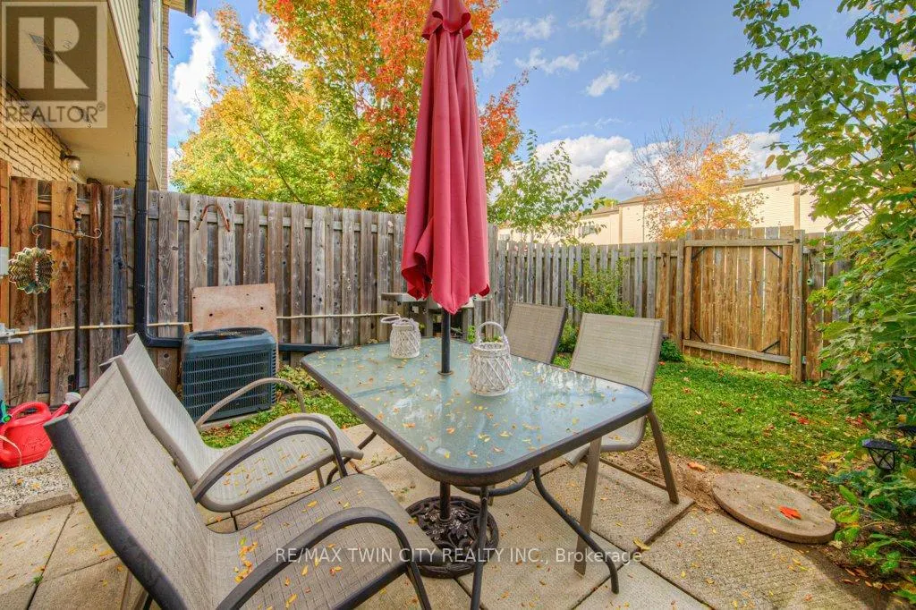 10 - 211 VERONICA DRIVE