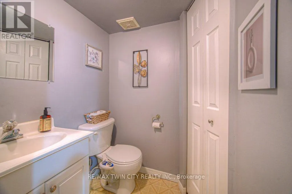 10 - 211 VERONICA DRIVE