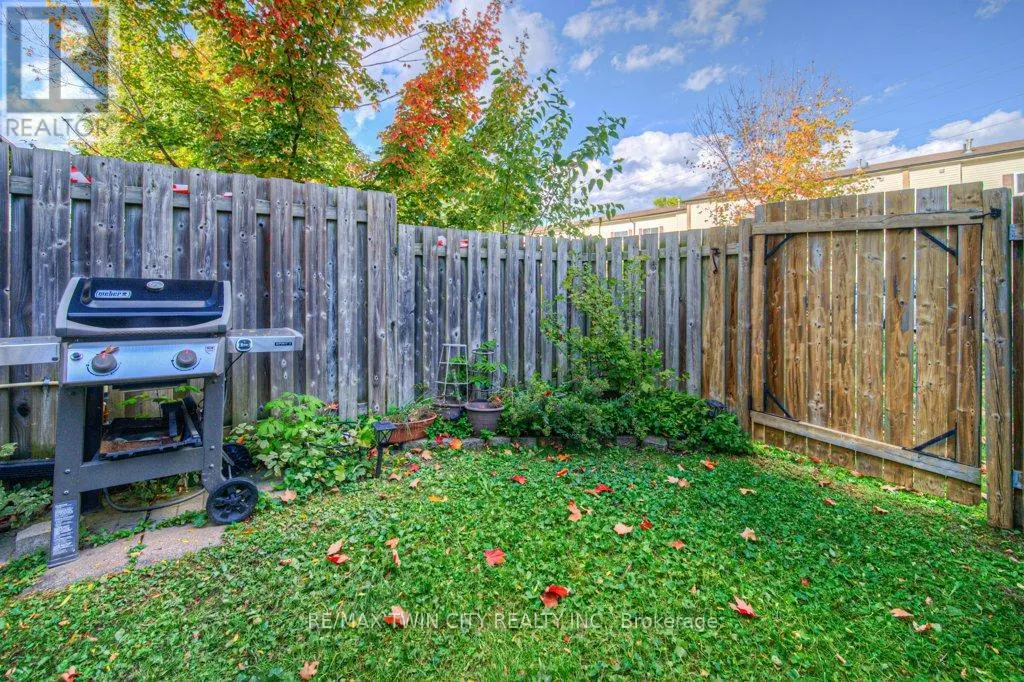 10 - 211 VERONICA DRIVE