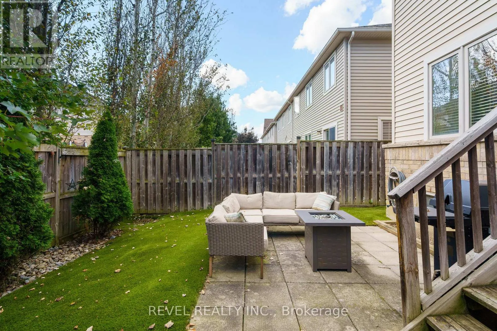 35 - 222 FALL FAIR WAY