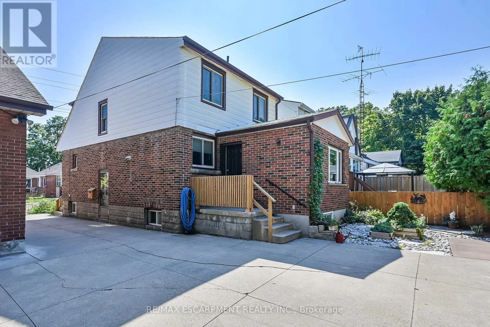 274 OTTAWA STREET S