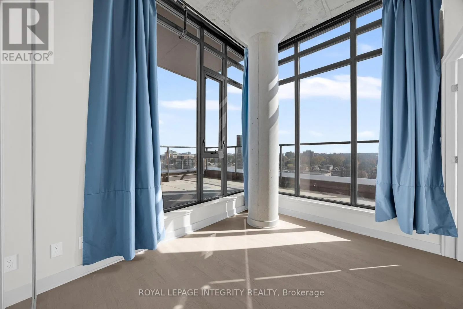 802 - 203 CATHERINE STREET