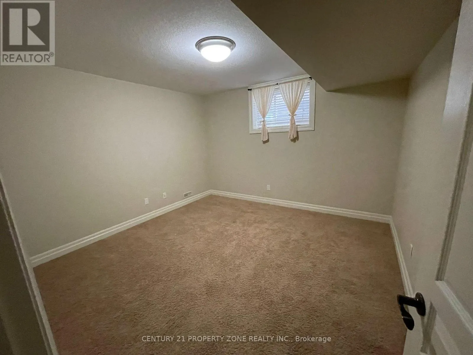 1025 GLENEAGLE TRAIL