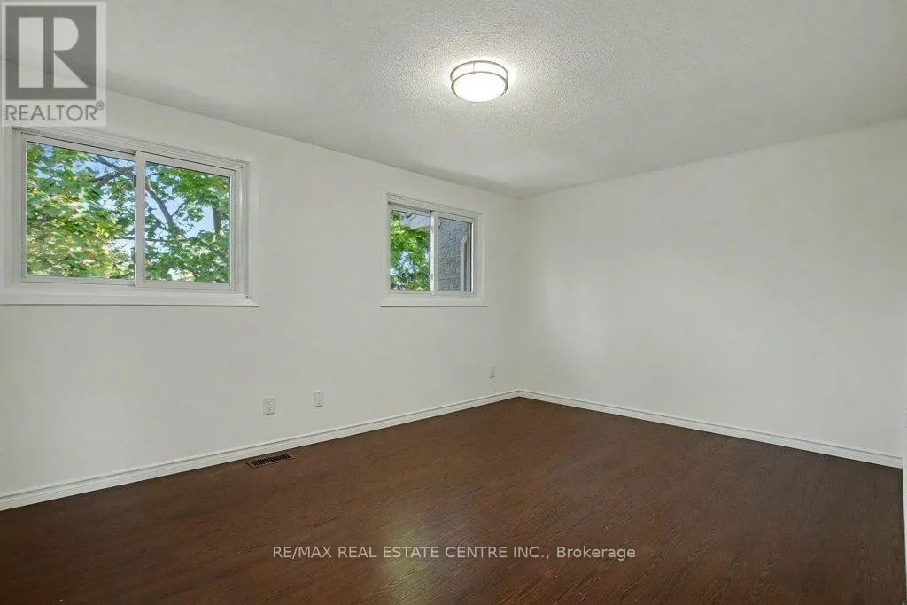 17 - 25 UPPER CANADA DRIVE