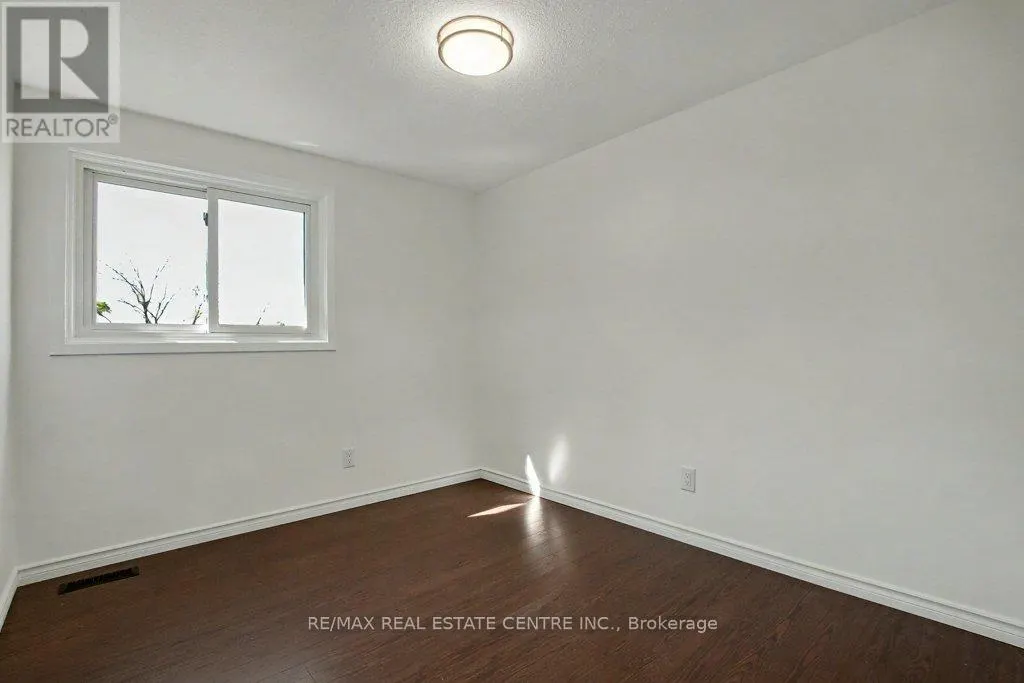 17 - 25 UPPER CANADA DRIVE