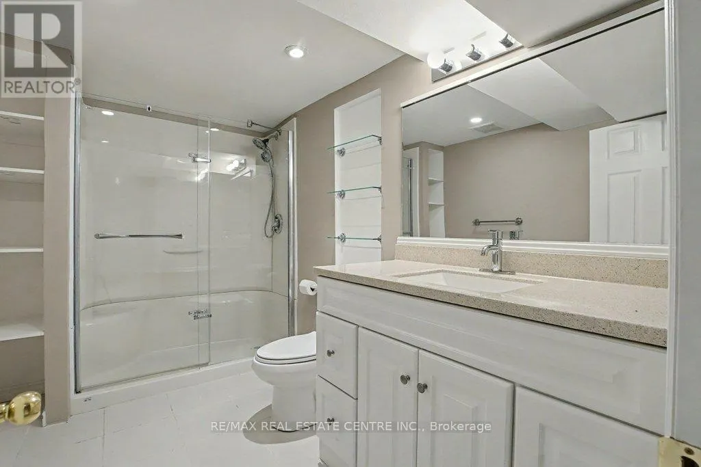 17 - 25 UPPER CANADA DRIVE