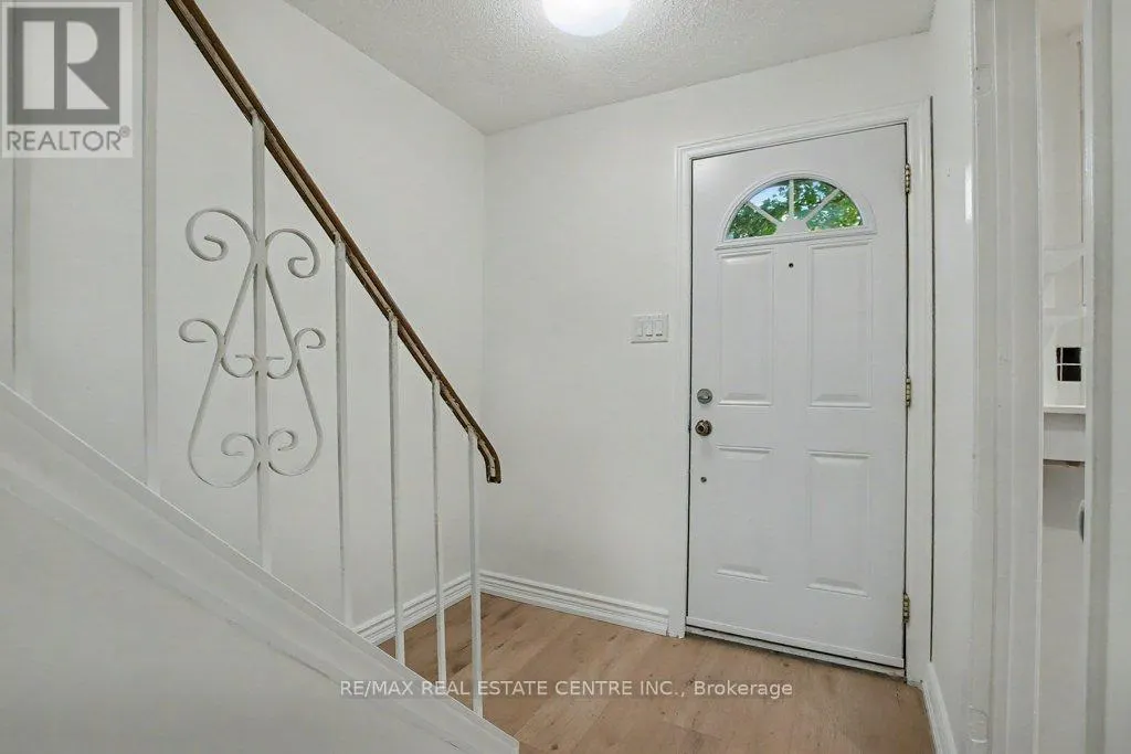 17 - 25 UPPER CANADA DRIVE