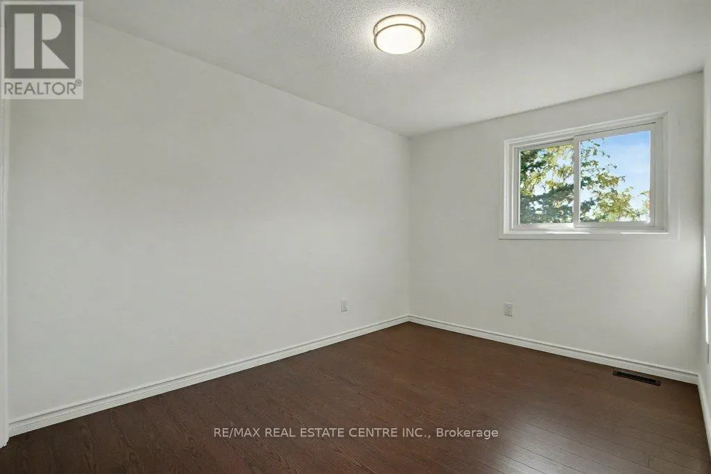 17 - 25 UPPER CANADA DRIVE