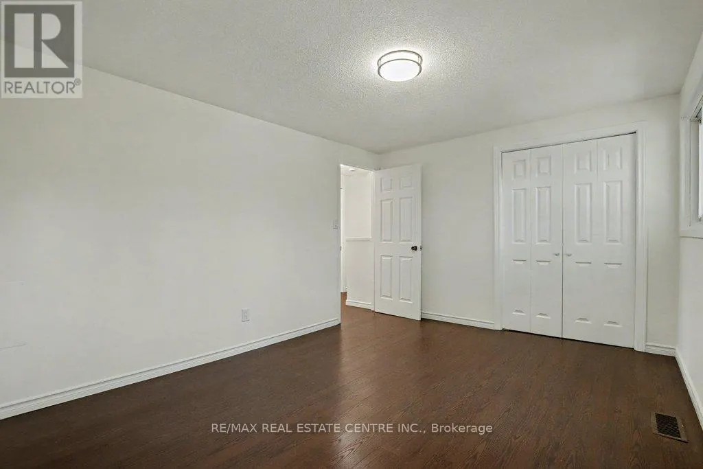 17 - 25 UPPER CANADA DRIVE
