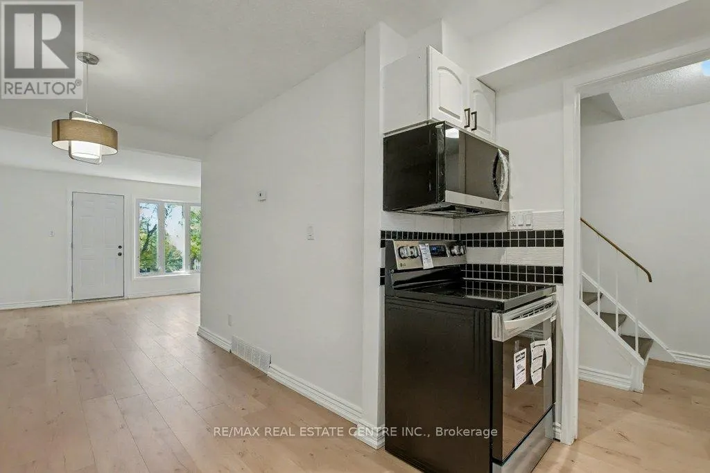 17 - 25 UPPER CANADA DRIVE
