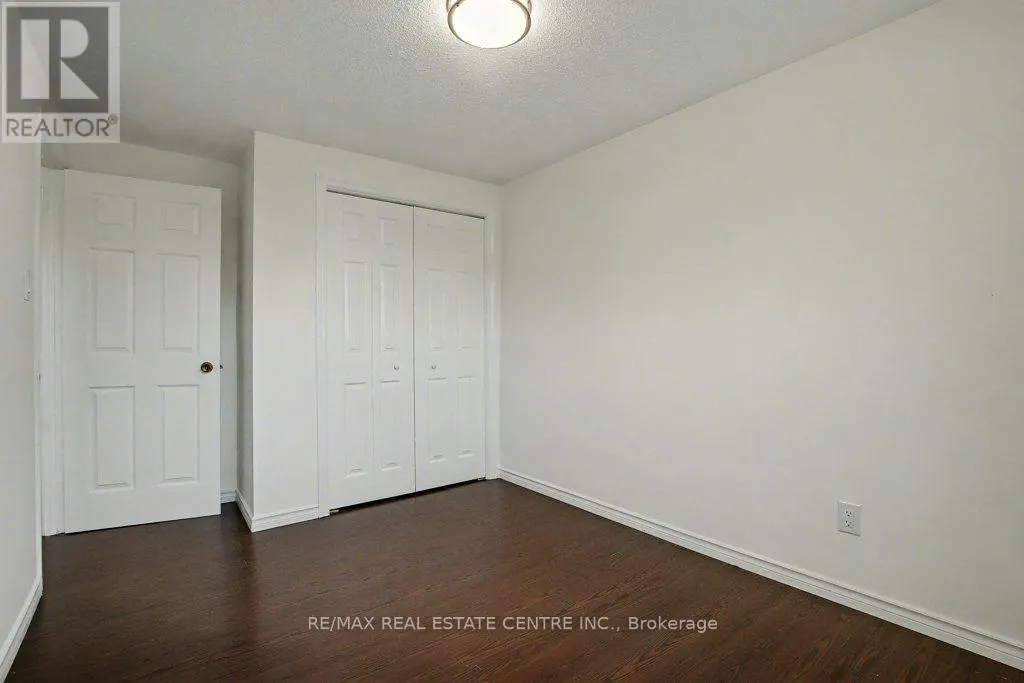17 - 25 UPPER CANADA DRIVE