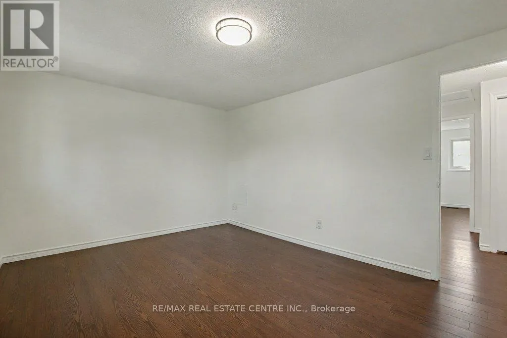 17 - 25 UPPER CANADA DRIVE