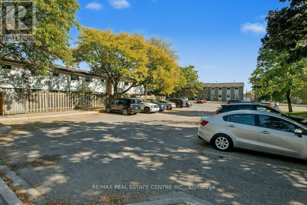 17 - 25 UPPER CANADA DRIVE