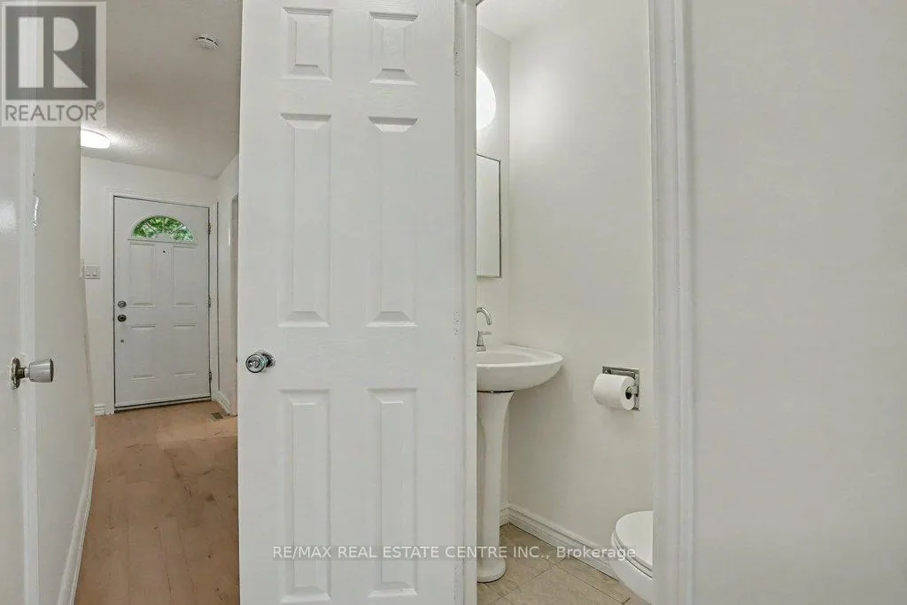 17 - 25 UPPER CANADA DRIVE