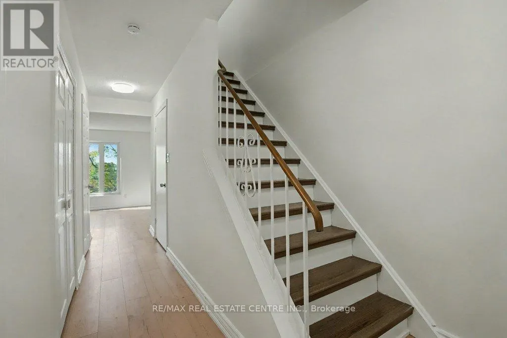 17 - 25 UPPER CANADA DRIVE