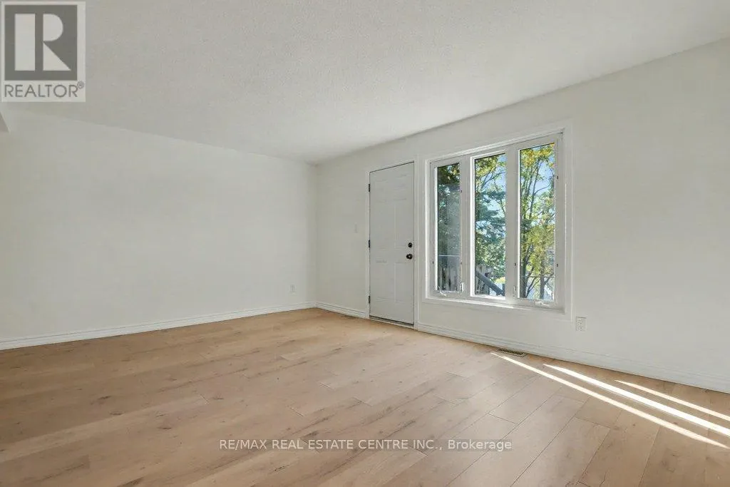 17 - 25 UPPER CANADA DRIVE