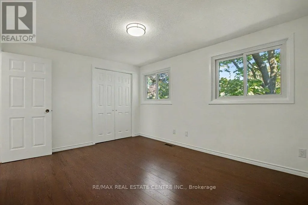 17 - 25 UPPER CANADA DRIVE
