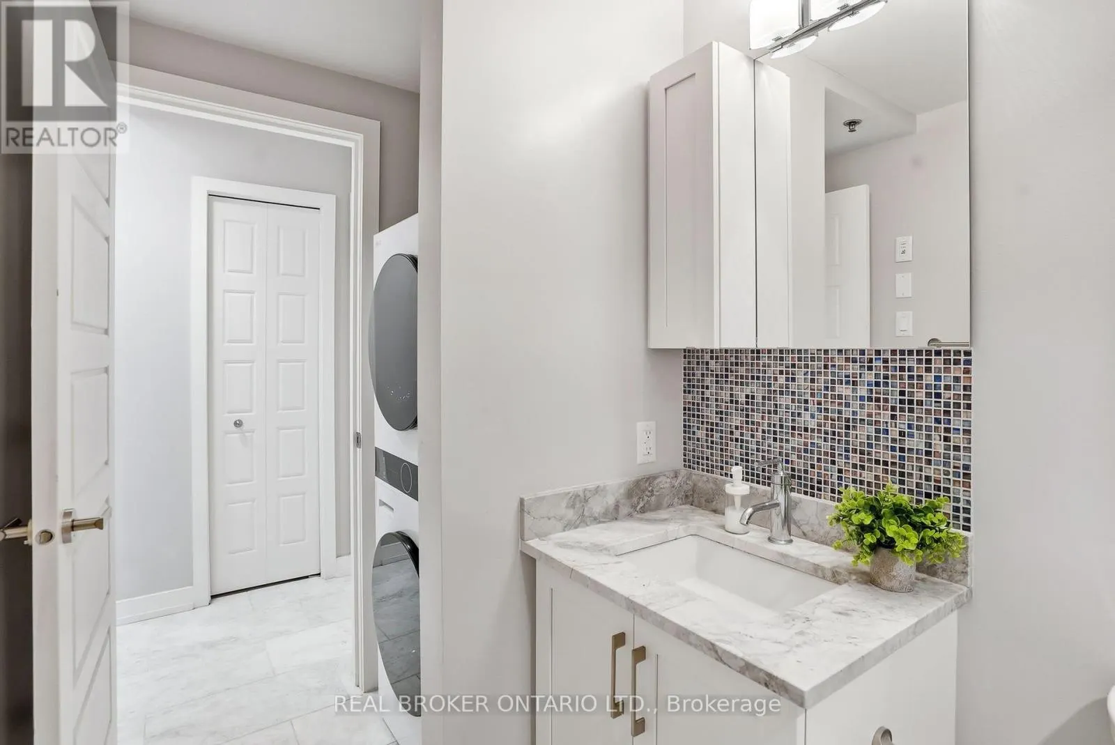 318 - 300B LETT STREET