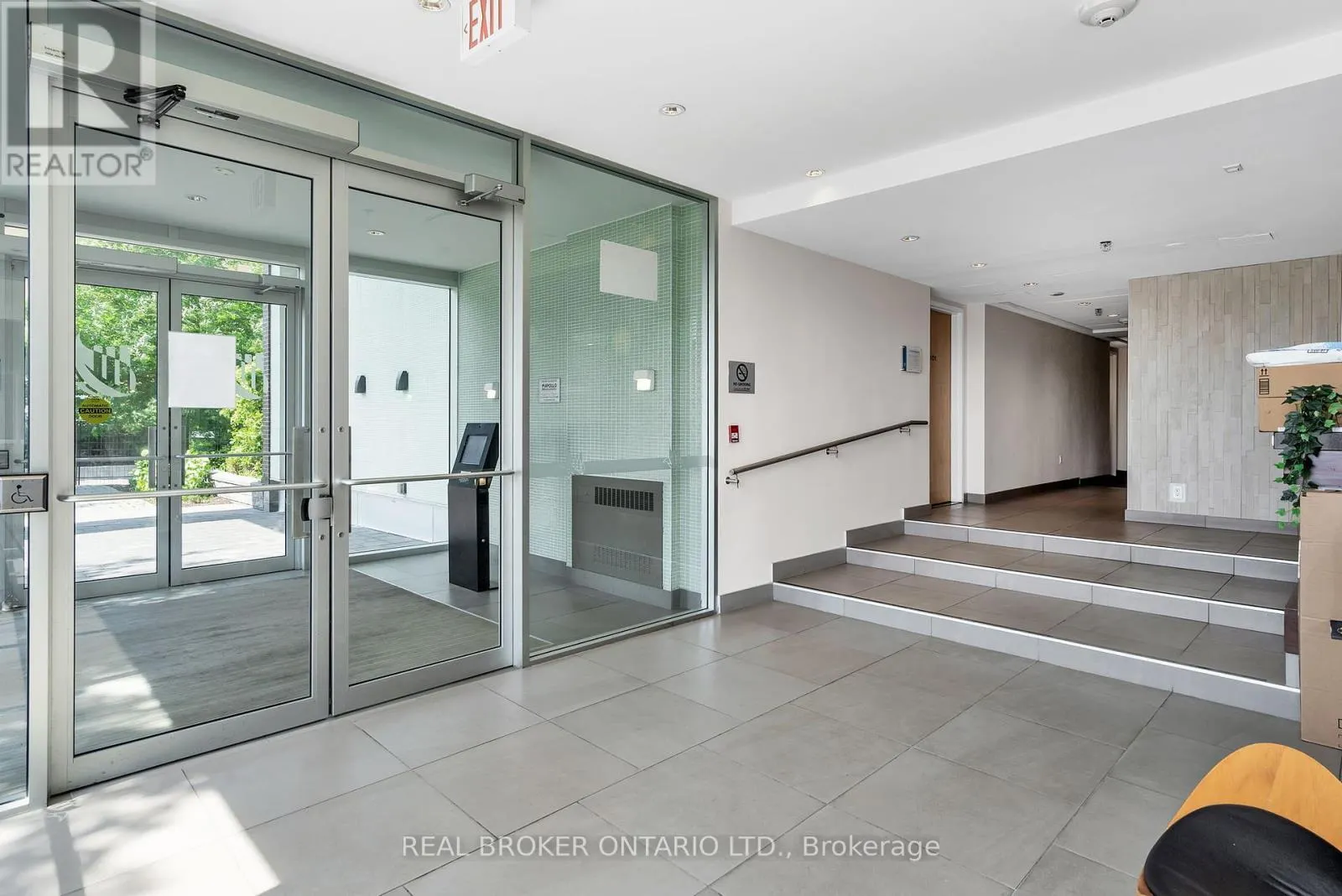 318 - 300B LETT STREET