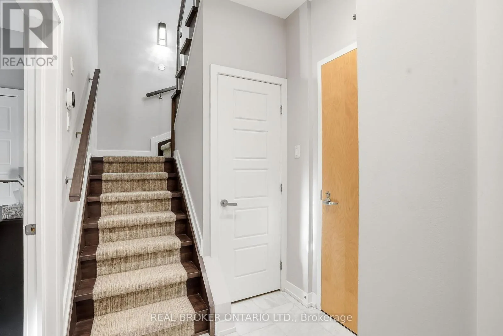 318 - 300B LETT STREET