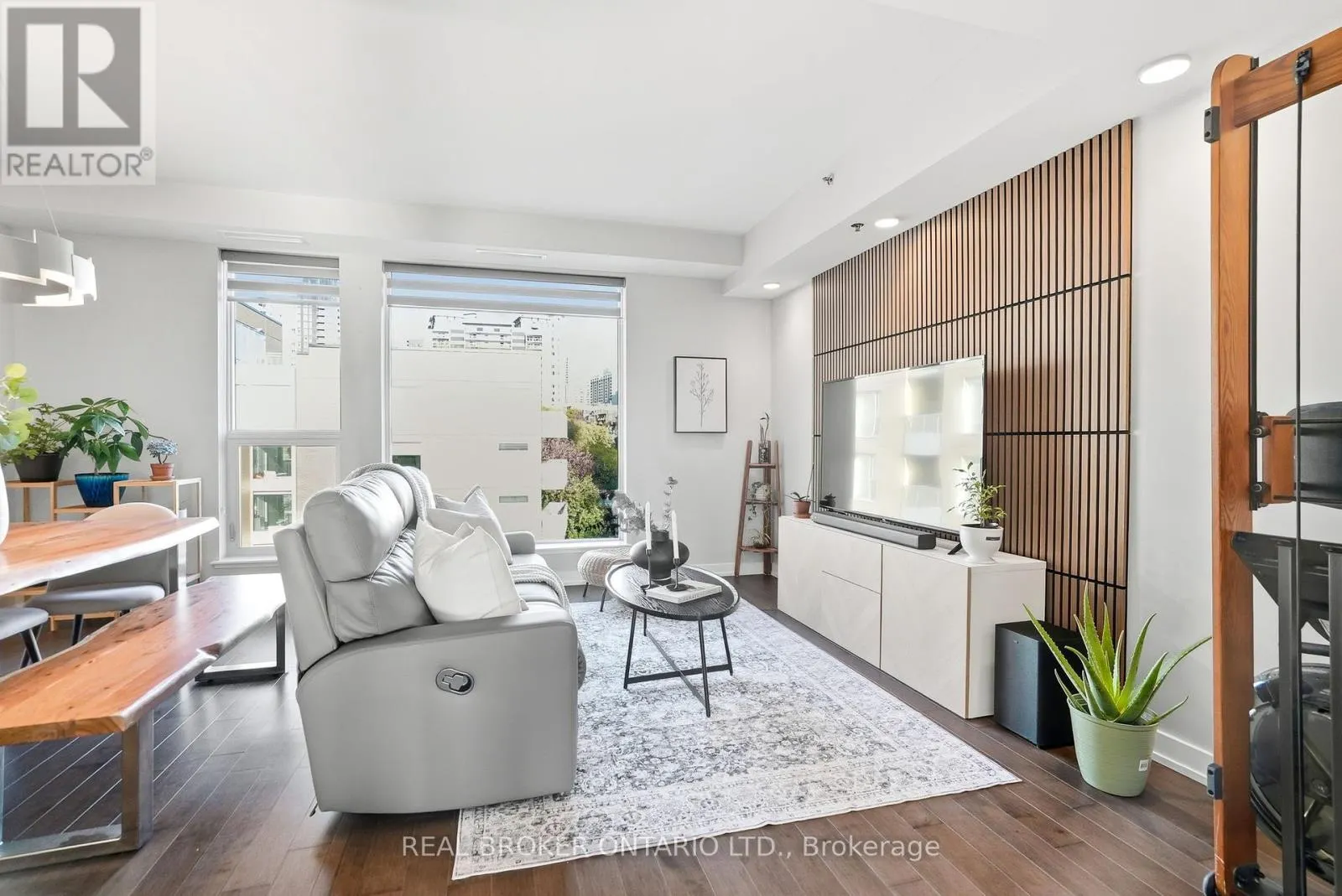 318 - 300B LETT STREET