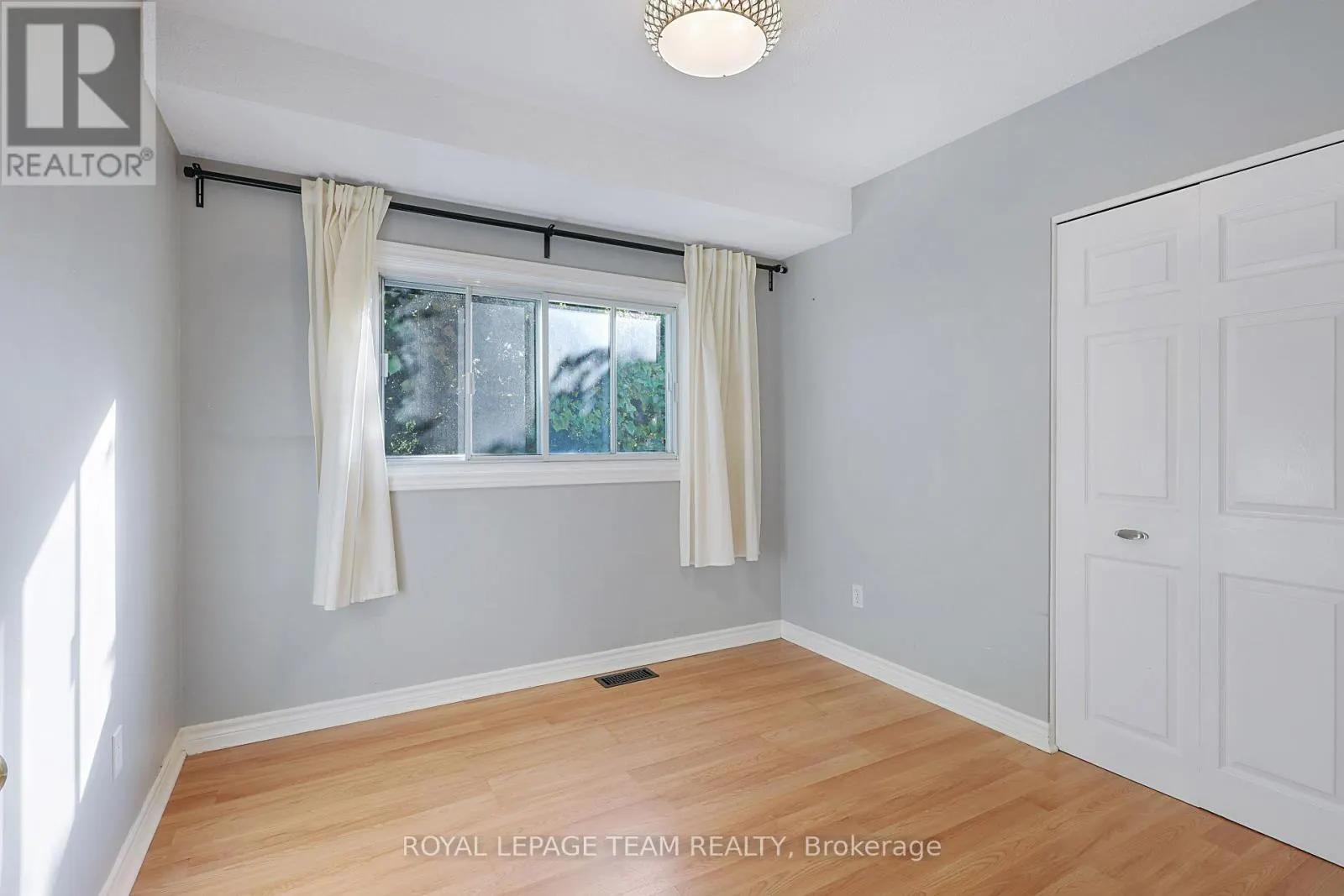 UPPER UNIT - 925 MOORVALE STREET
