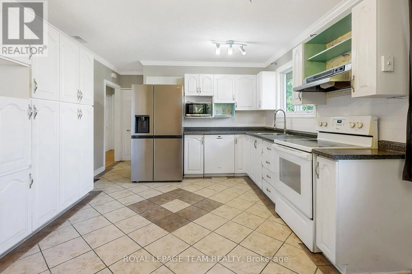 UPPER UNIT - 925 MOORVALE STREET