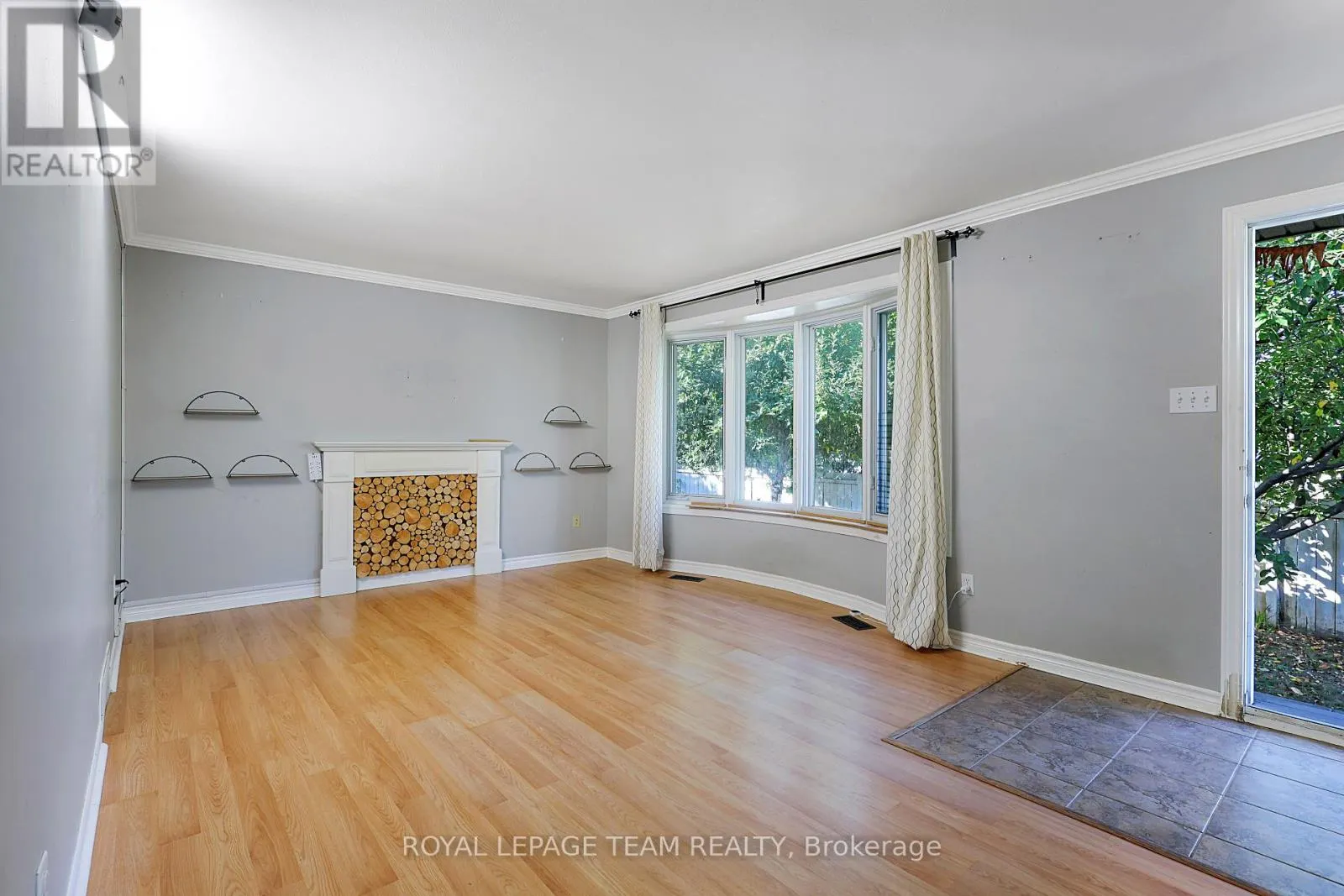UPPER UNIT - 925 MOORVALE STREET