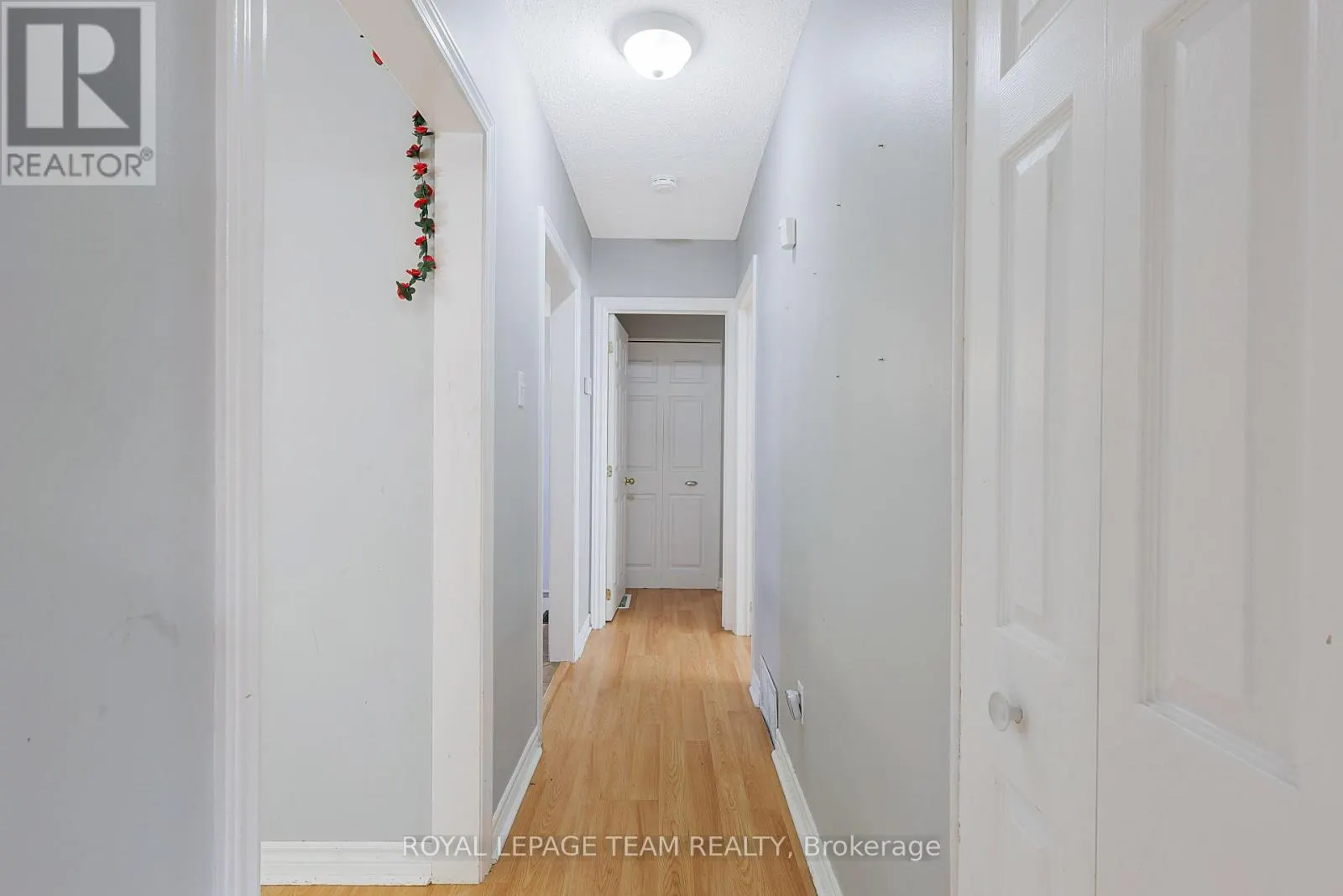 UPPER UNIT - 925 MOORVALE STREET