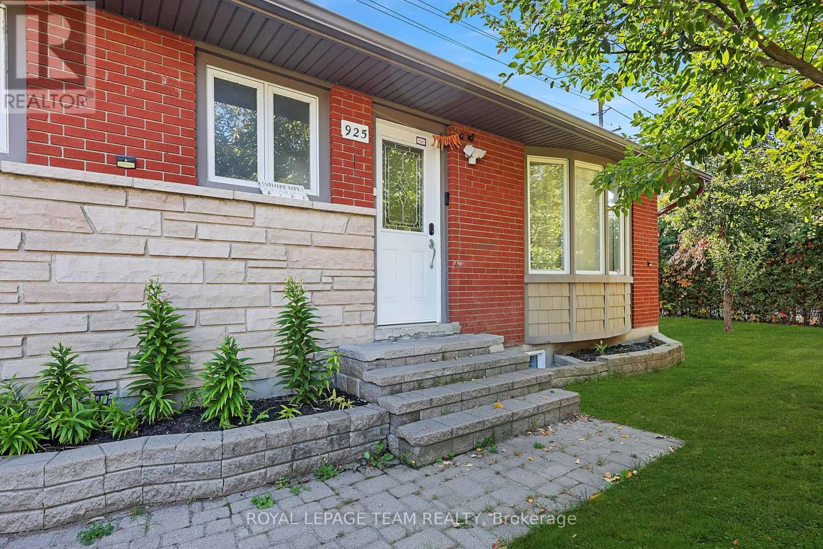 UPPER UNIT - 925 MOORVALE STREET
