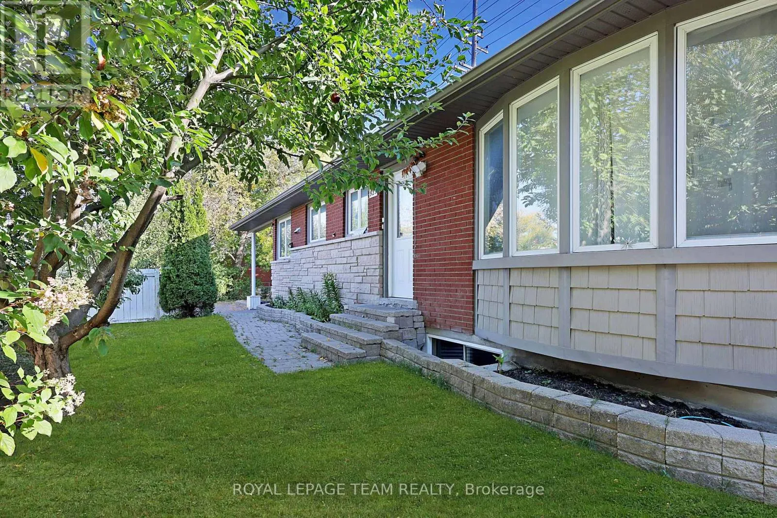 UPPER UNIT - 925 MOORVALE STREET
