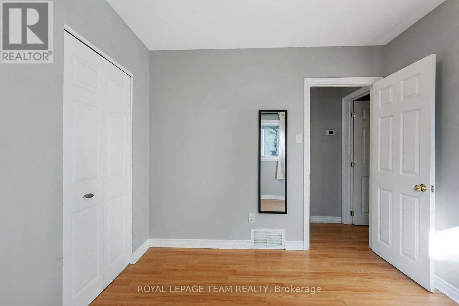 UPPER UNIT - 925 MOORVALE STREET