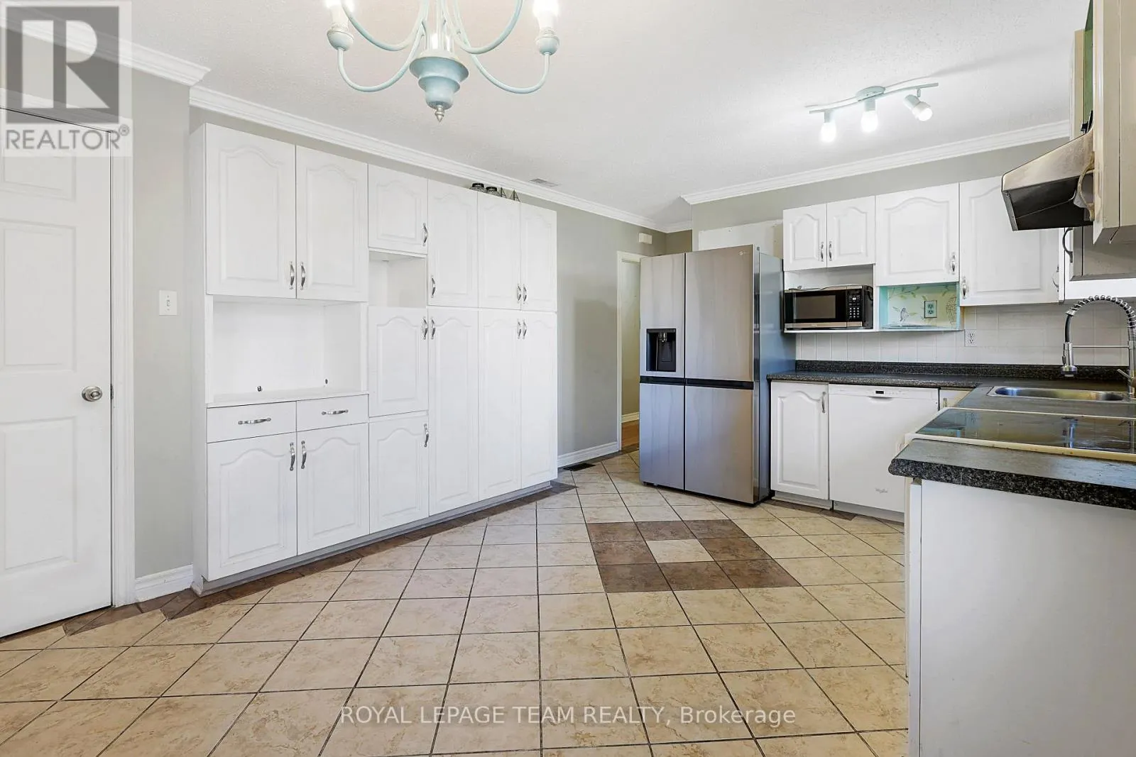 UPPER UNIT - 925 MOORVALE STREET