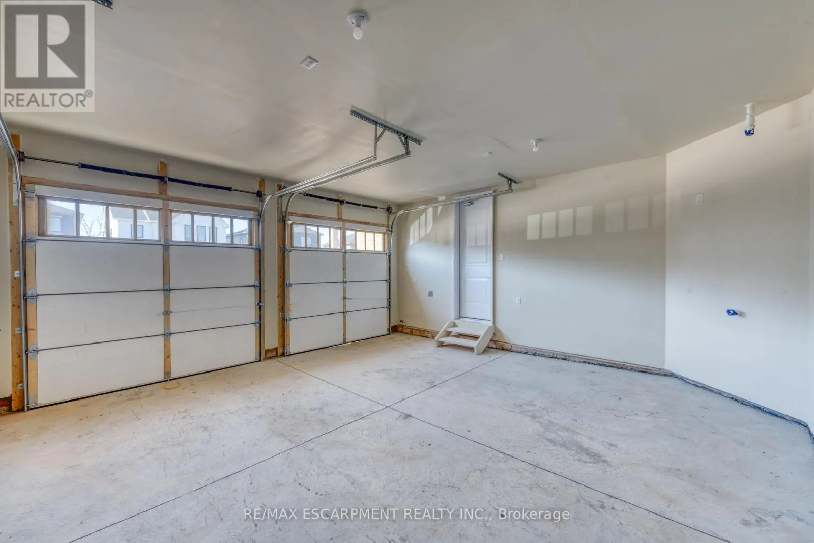 67 STARFIRE CRESCENT