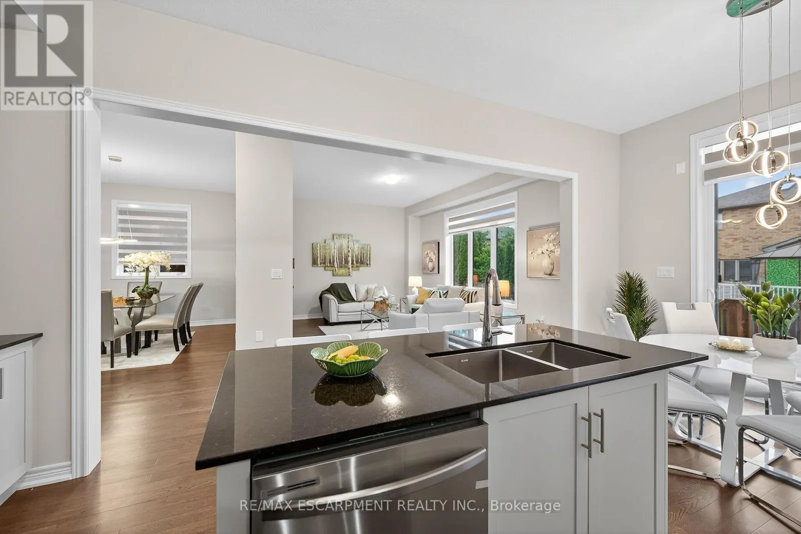 67 STARFIRE CRESCENT