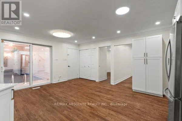 6 HOWARD COURT