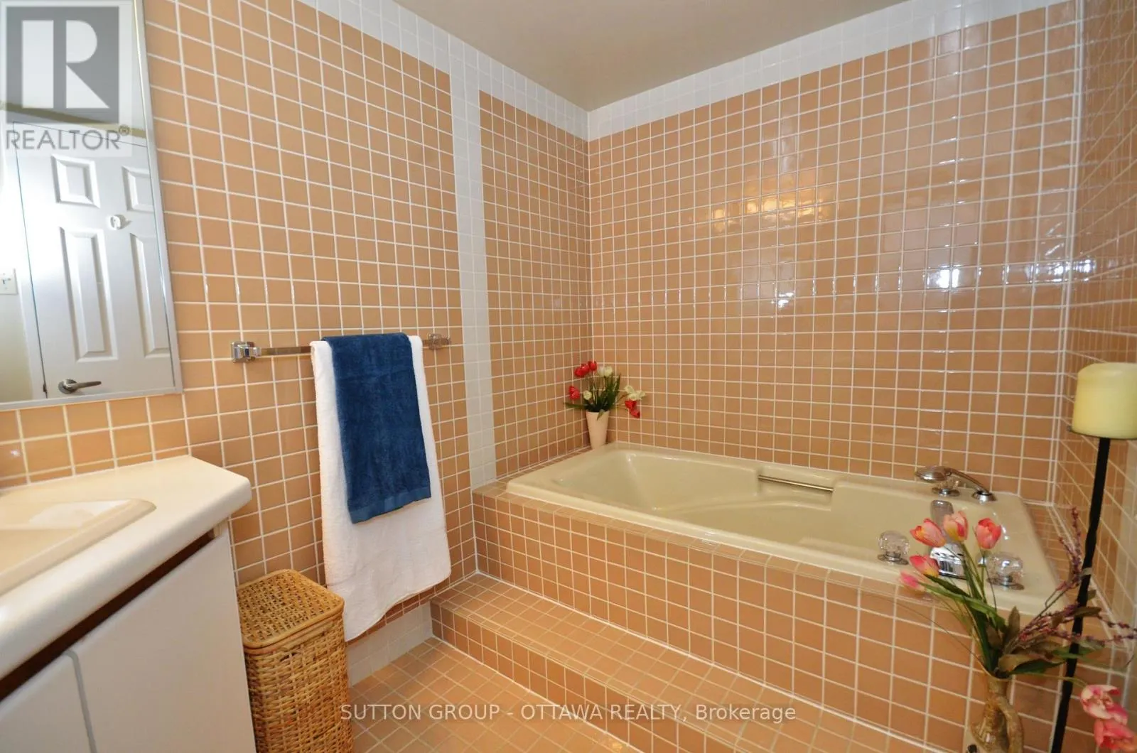 UNIT 62 - 261 BOTANICA PRIVATE