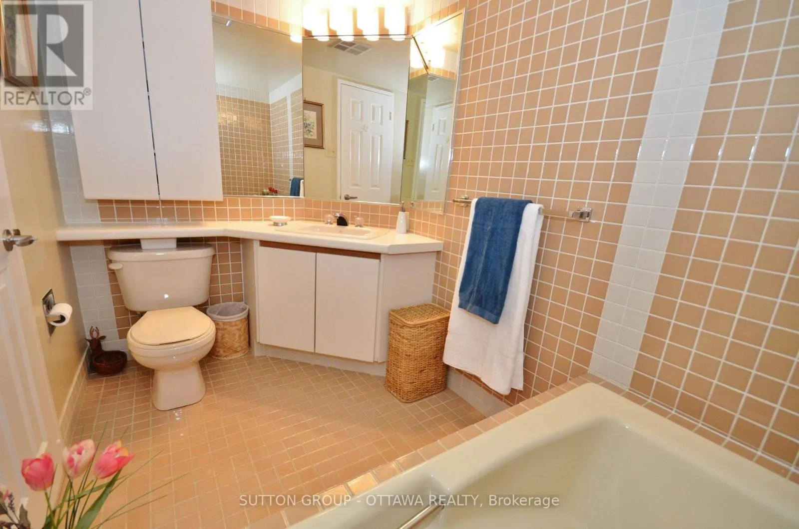 UNIT 62 - 261 BOTANICA PRIVATE