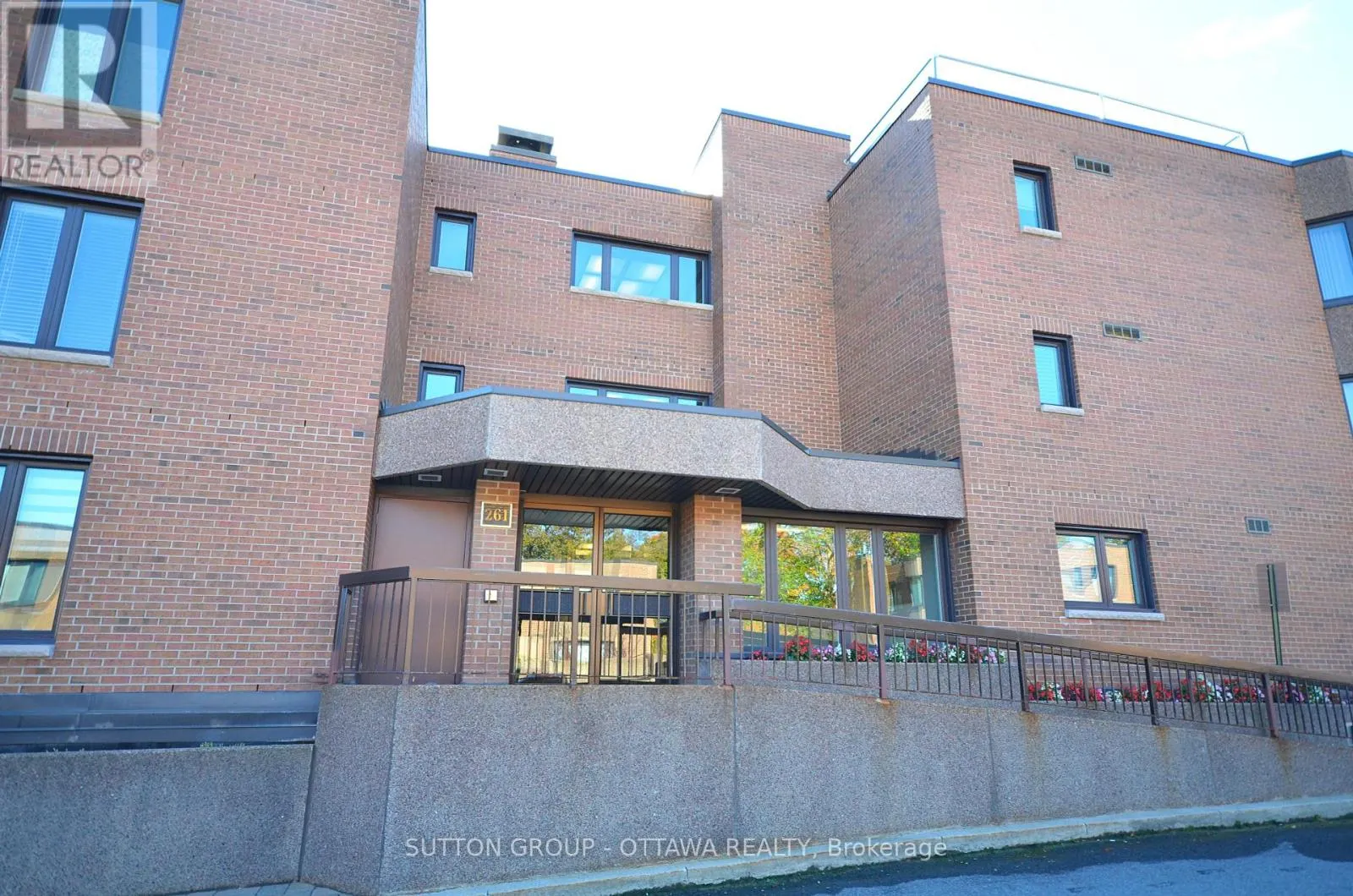 UNIT 62 - 261 BOTANICA PRIVATE