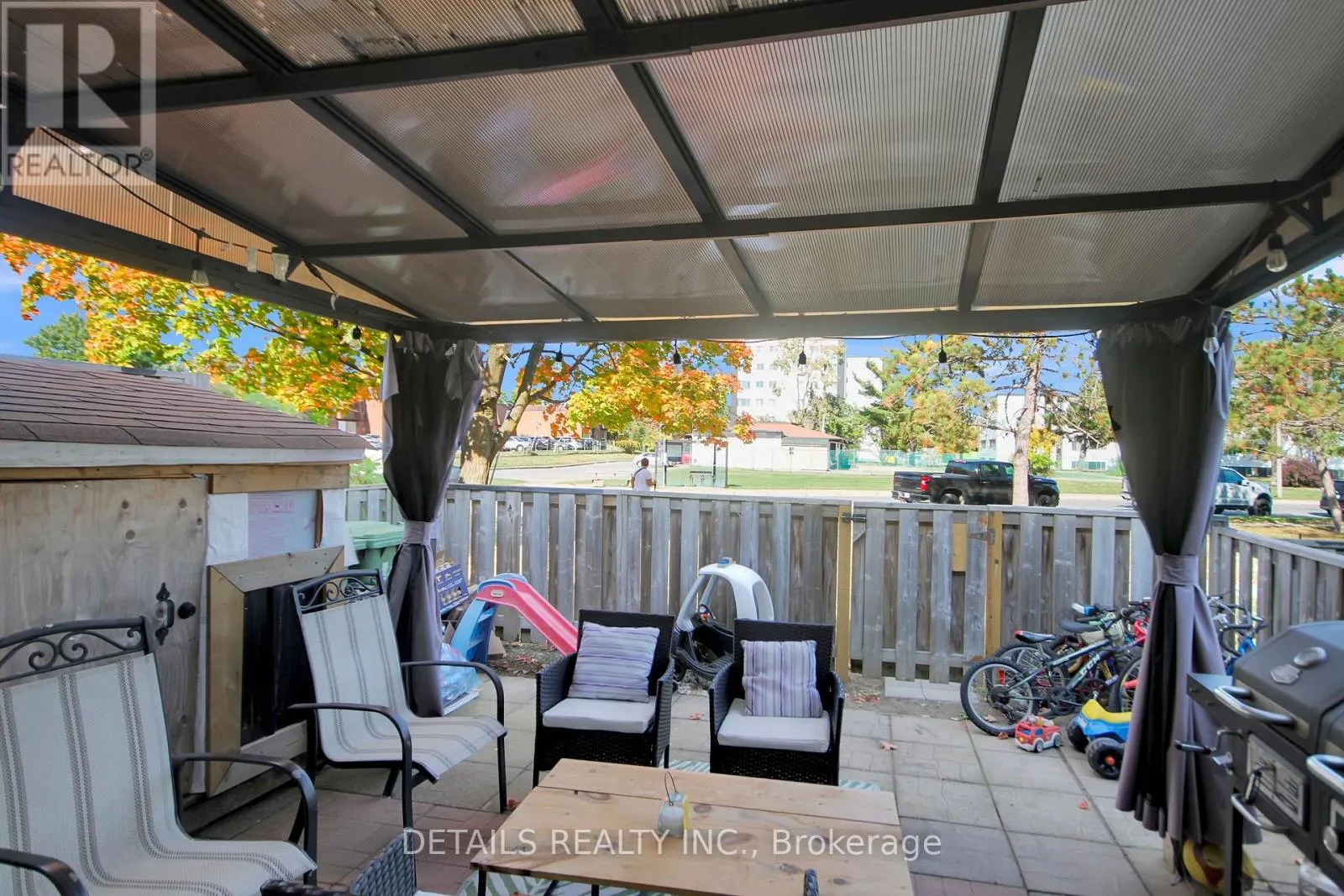 2 - 3575 DOWNPATRICK ROAD E