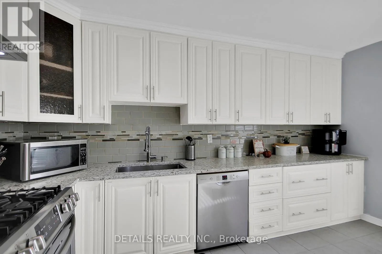 2 - 3575 DOWNPATRICK ROAD E