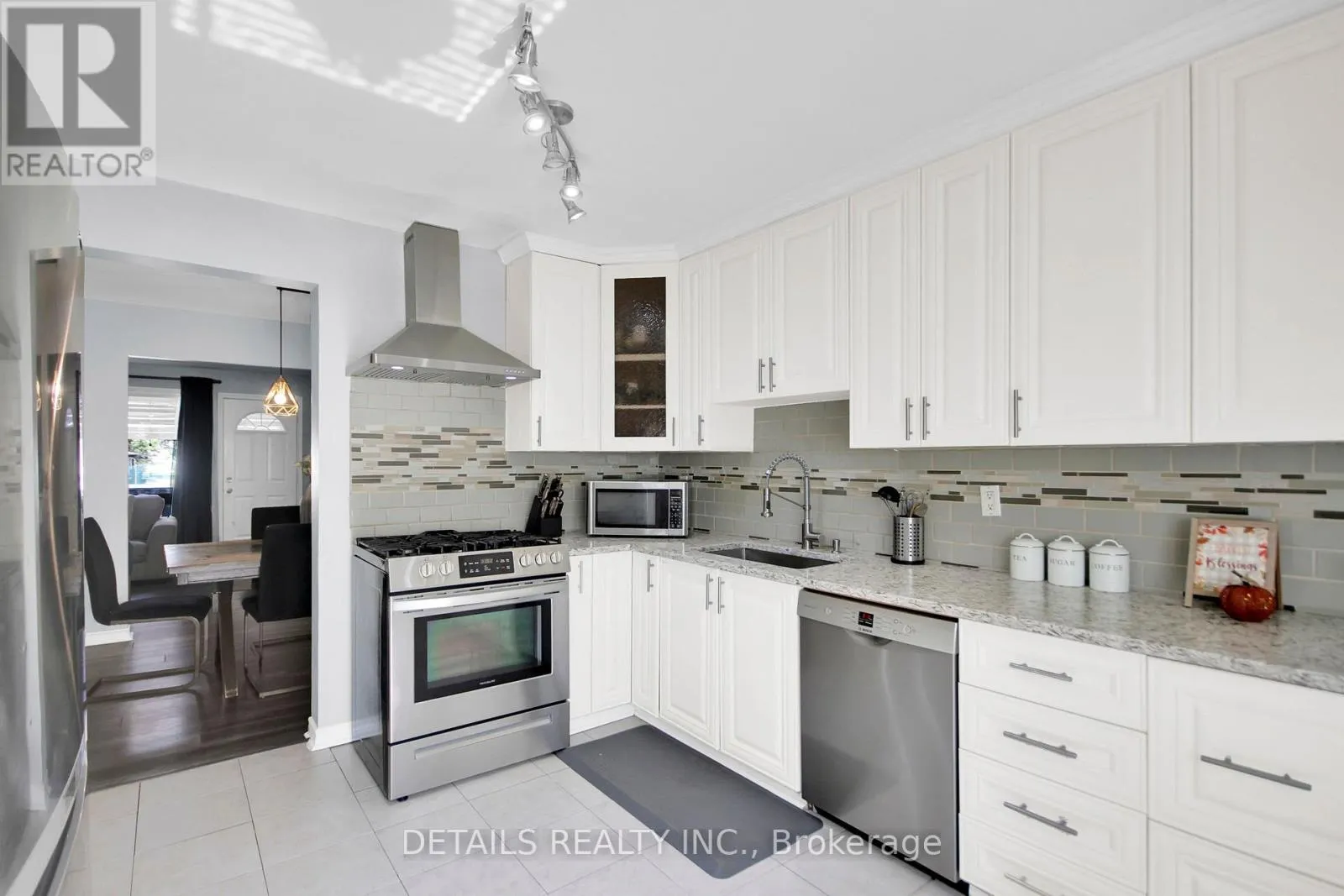 2 - 3575 DOWNPATRICK ROAD E