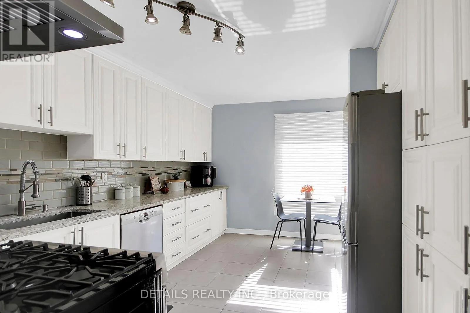 2 - 3575 DOWNPATRICK ROAD E