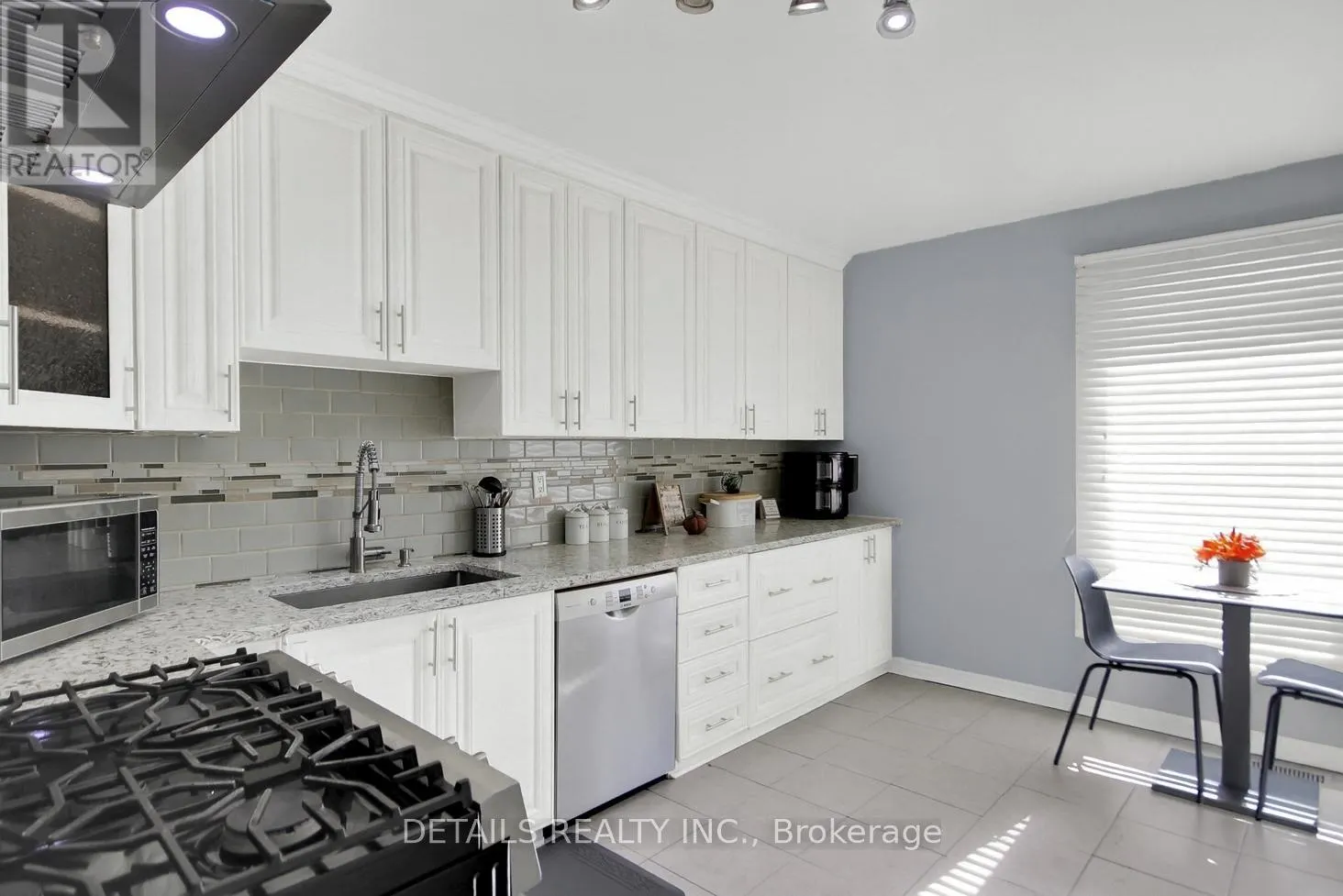 2 - 3575 DOWNPATRICK ROAD E
