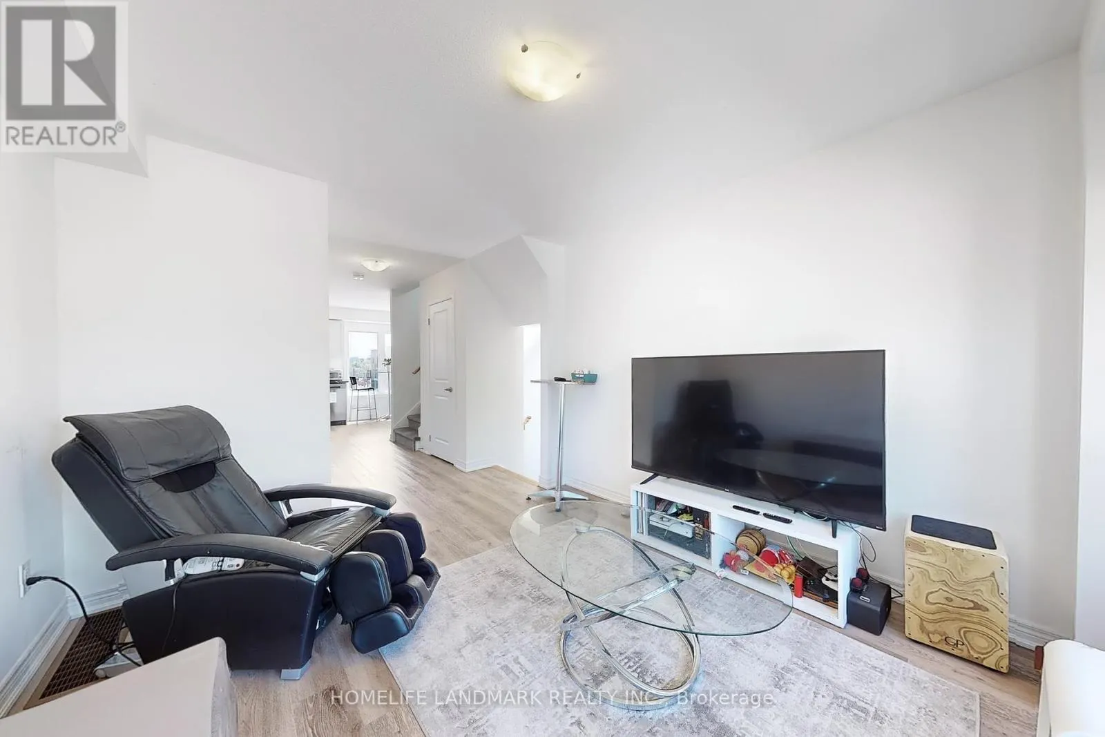 2 REID AVENUE N